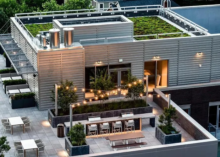 Gorgeous 1 Bedroom At Clarendon With Gym And Rooftop