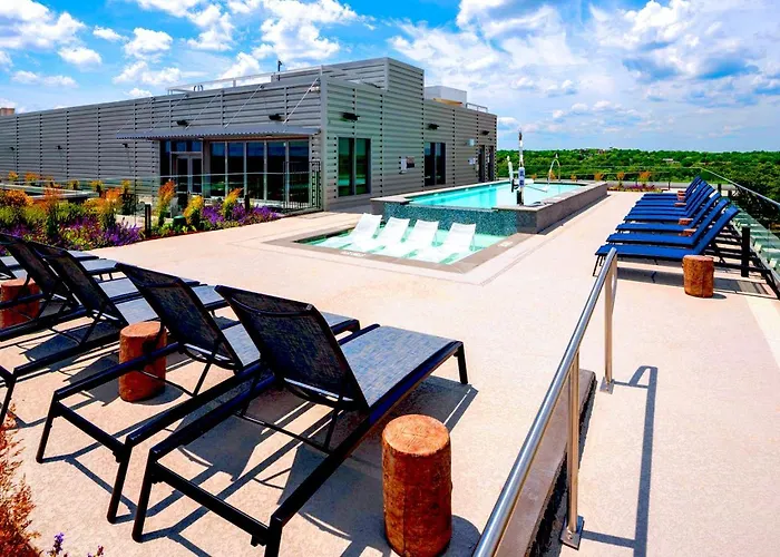 Gorgeous 1 Bedroom At Clarendon With Gym And Rooftop