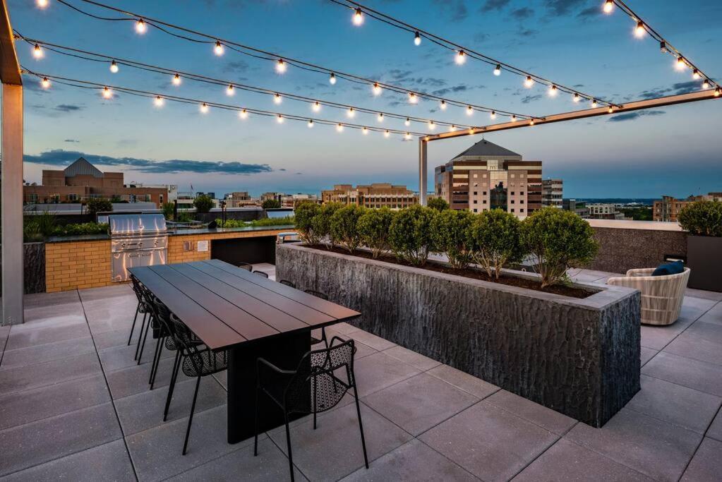 Gorgeous 1 Bedroom At Clarendon With Gym And Rooftop * Arlington