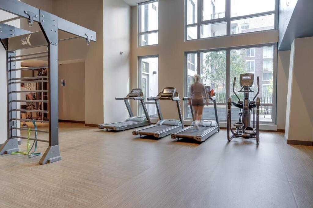 Gorgeous 1 Bedroom At Clarendon With Gym And Rooftop * Arlington
