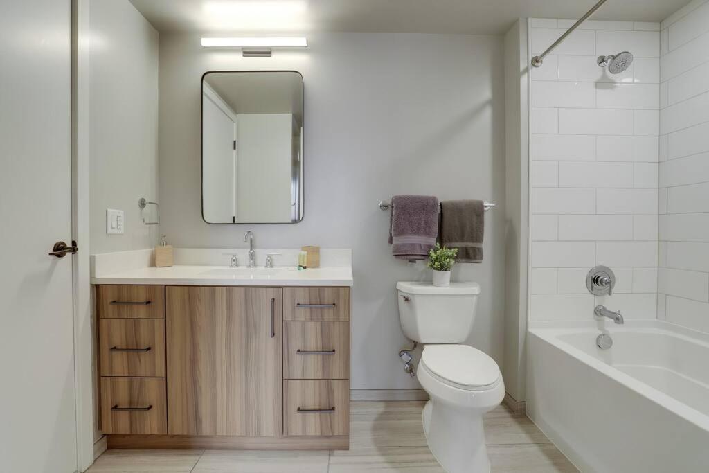 Gorgeous 1 Bedroom At Clarendon With Gym And Rooftop * Arlington