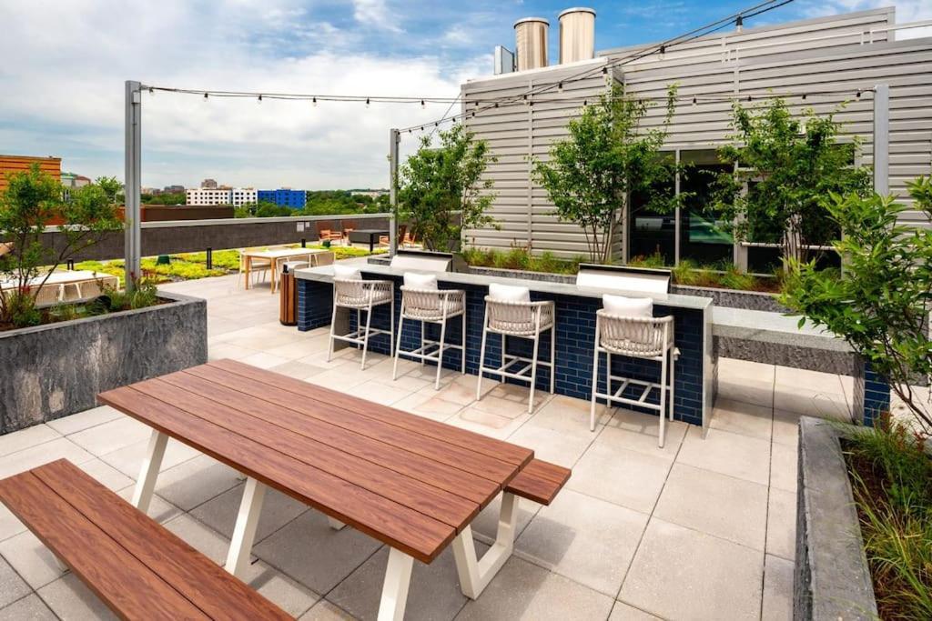 Gorgeous 1 Bedroom At Clarendon With Gym And Rooftop Appartement *