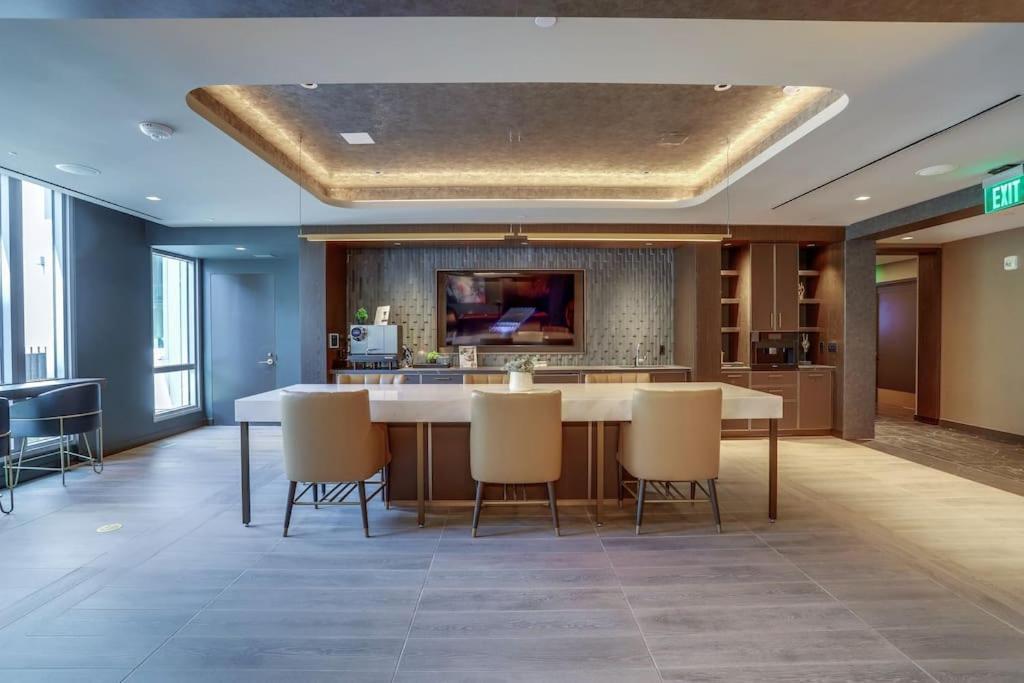 Appartement Gorgeous 1 Bedroom At Clarendon With Gym And Rooftop *