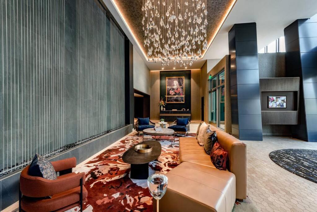 Gorgeous 1 Bedroom At Clarendon With Gym And Rooftop *