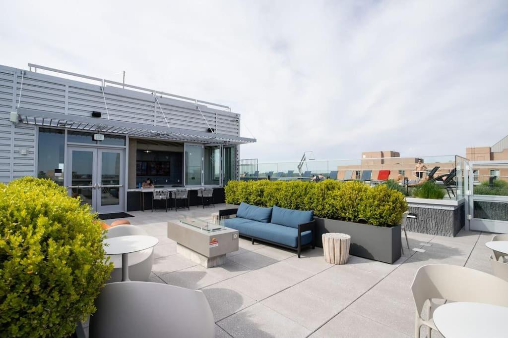 Gorgeous 1 Bedroom At Clarendon With Gym And Rooftop *